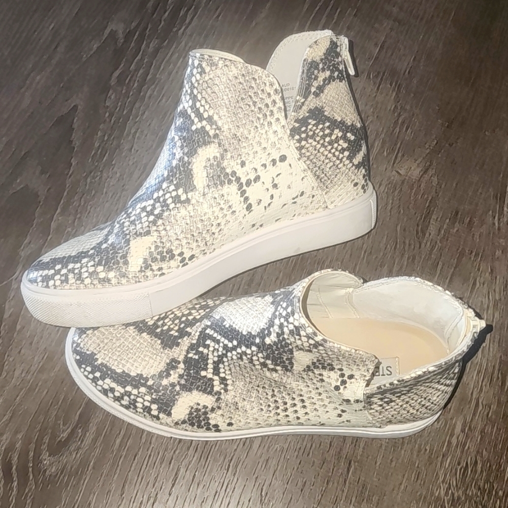 Steve Madden casual kicks sz 7